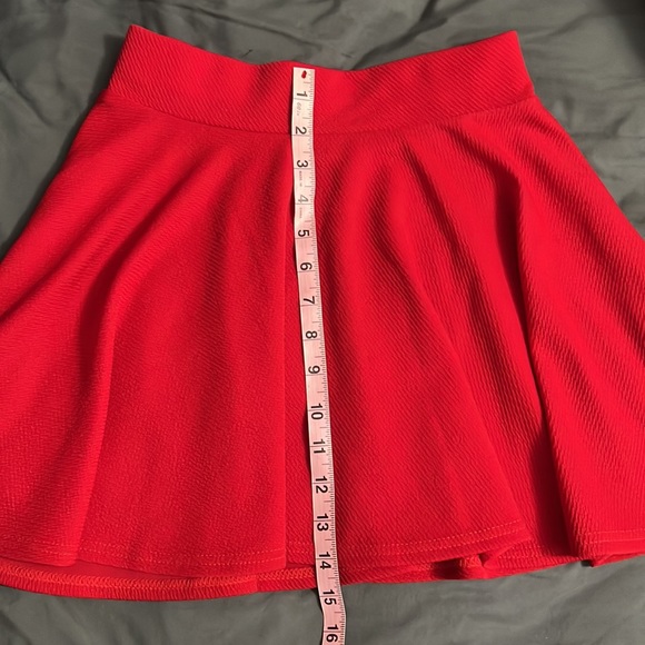 Beautiful red skater skirt-like new condition - Picture 3 of 5
